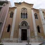 Ma a spezzare il panorama ormai classico dell�Umbertino ci pensa un silenzioso tempio religioso: la Chiesa dell�Immacolata